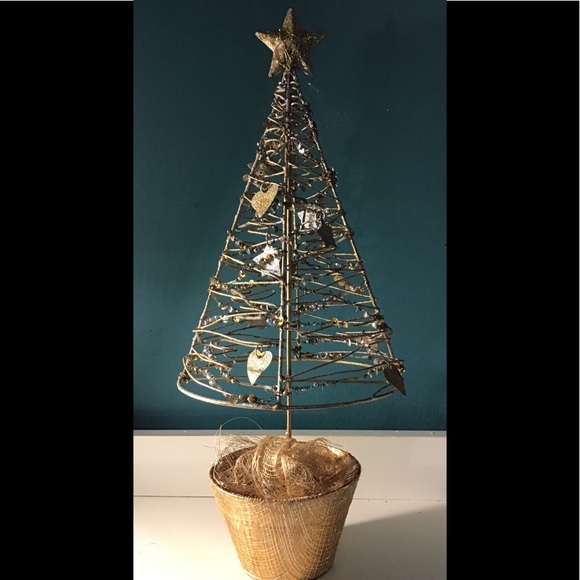 Wire crafted Christmas tree. Gold color 17”H x 7” - Picture 2 of 7
